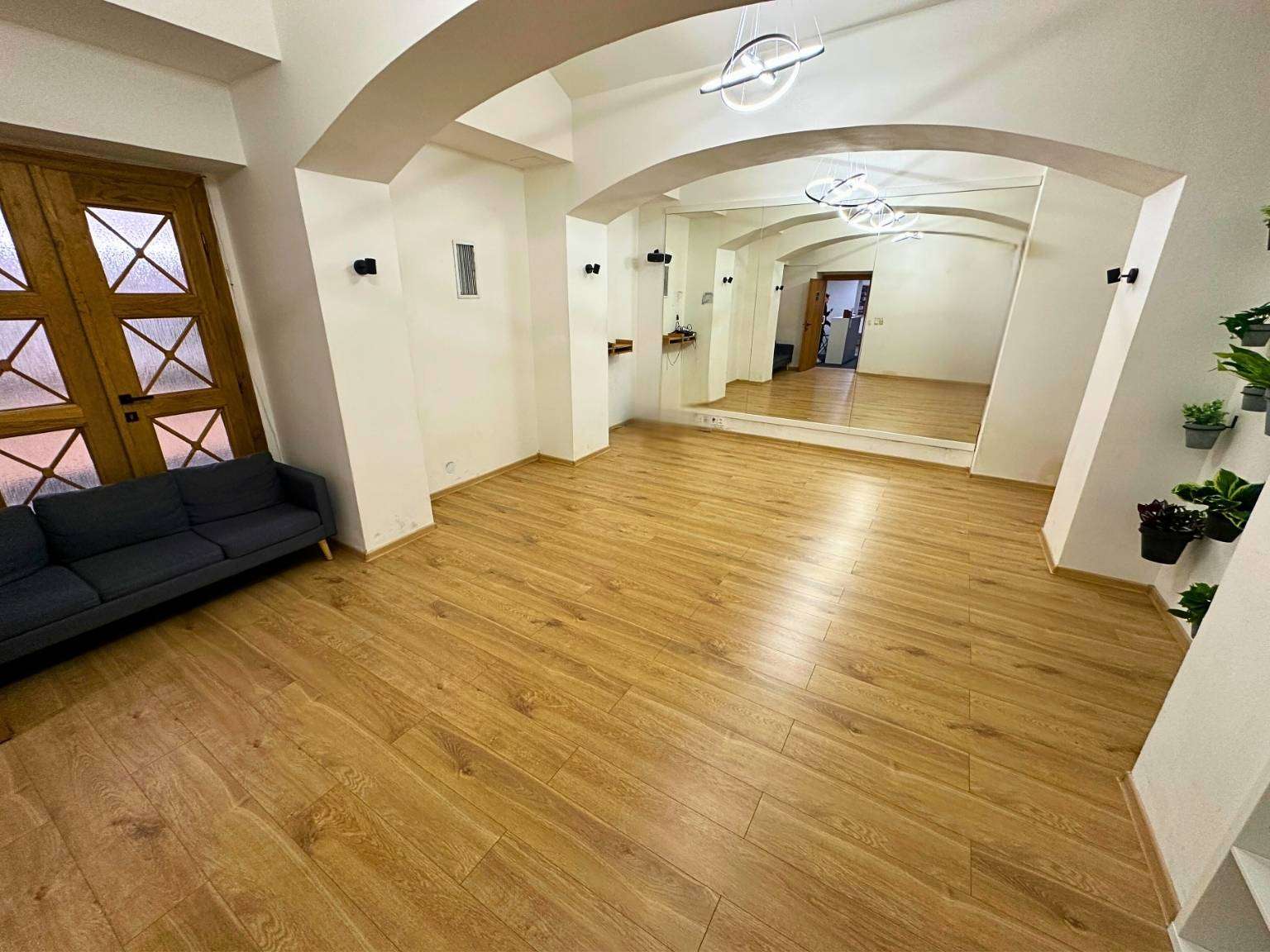 rent-studio-in-prague-small-room-2